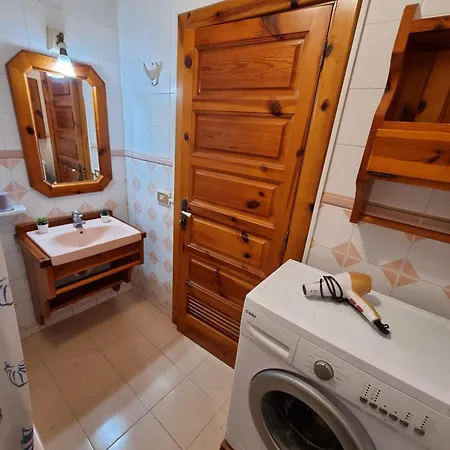First Sealine Studio No 1 Directly On And Sea, Terrace, Heated Pool, Wifi شقة