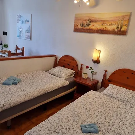 شقة First Sealine Studio No 1 Directly On And Sea, Terrace, Heated Pool, Wifi *