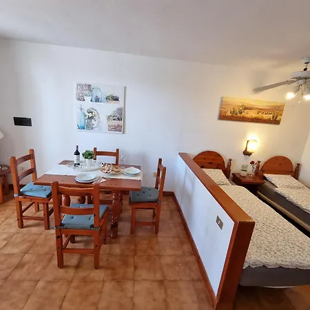 First Sealine Studio No 1 Directly On And Sea, Terrace, Heated Pool, Wifi شقة